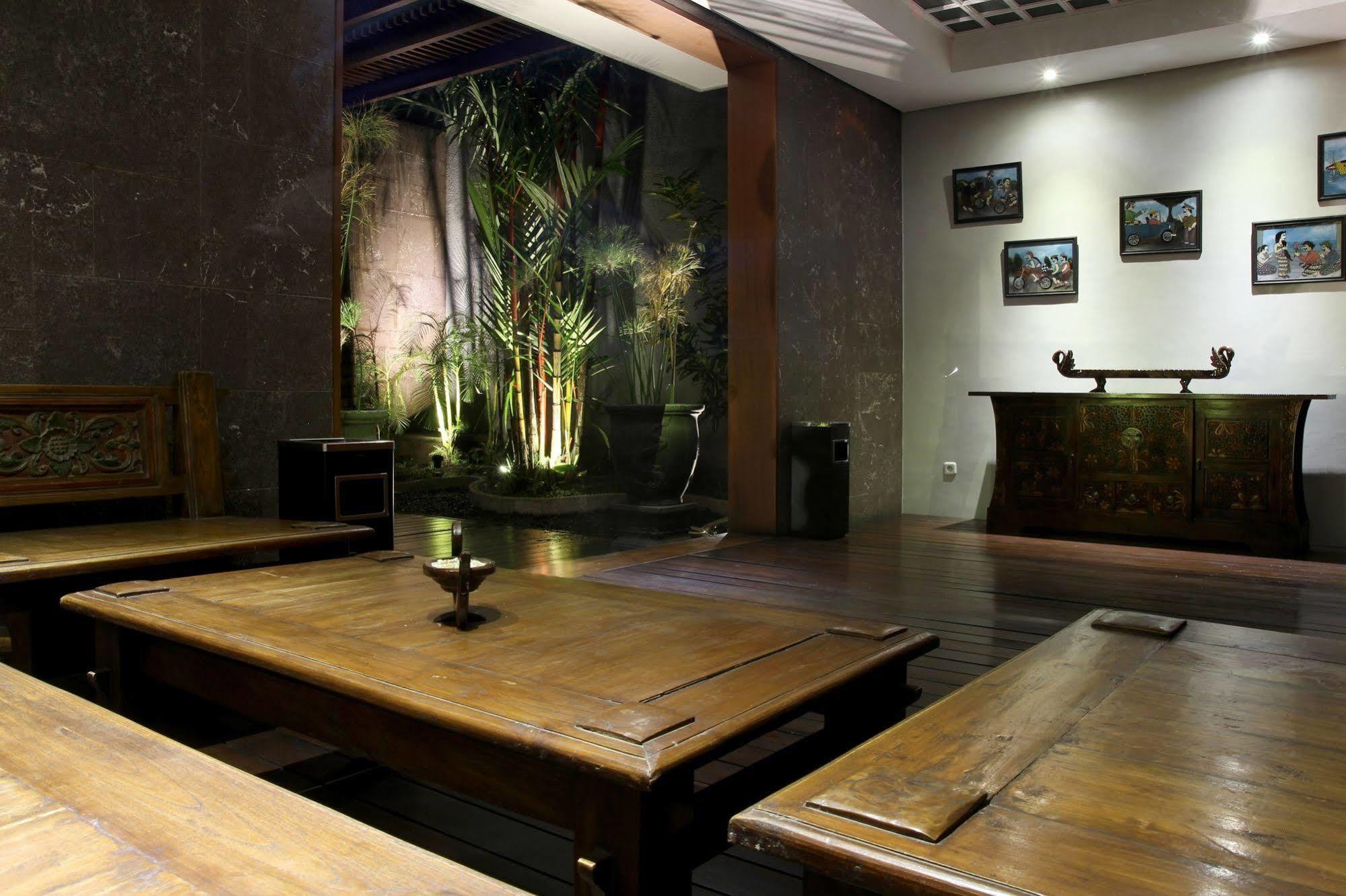 Cozy Boutique Guest House Malang Eksteriør billede