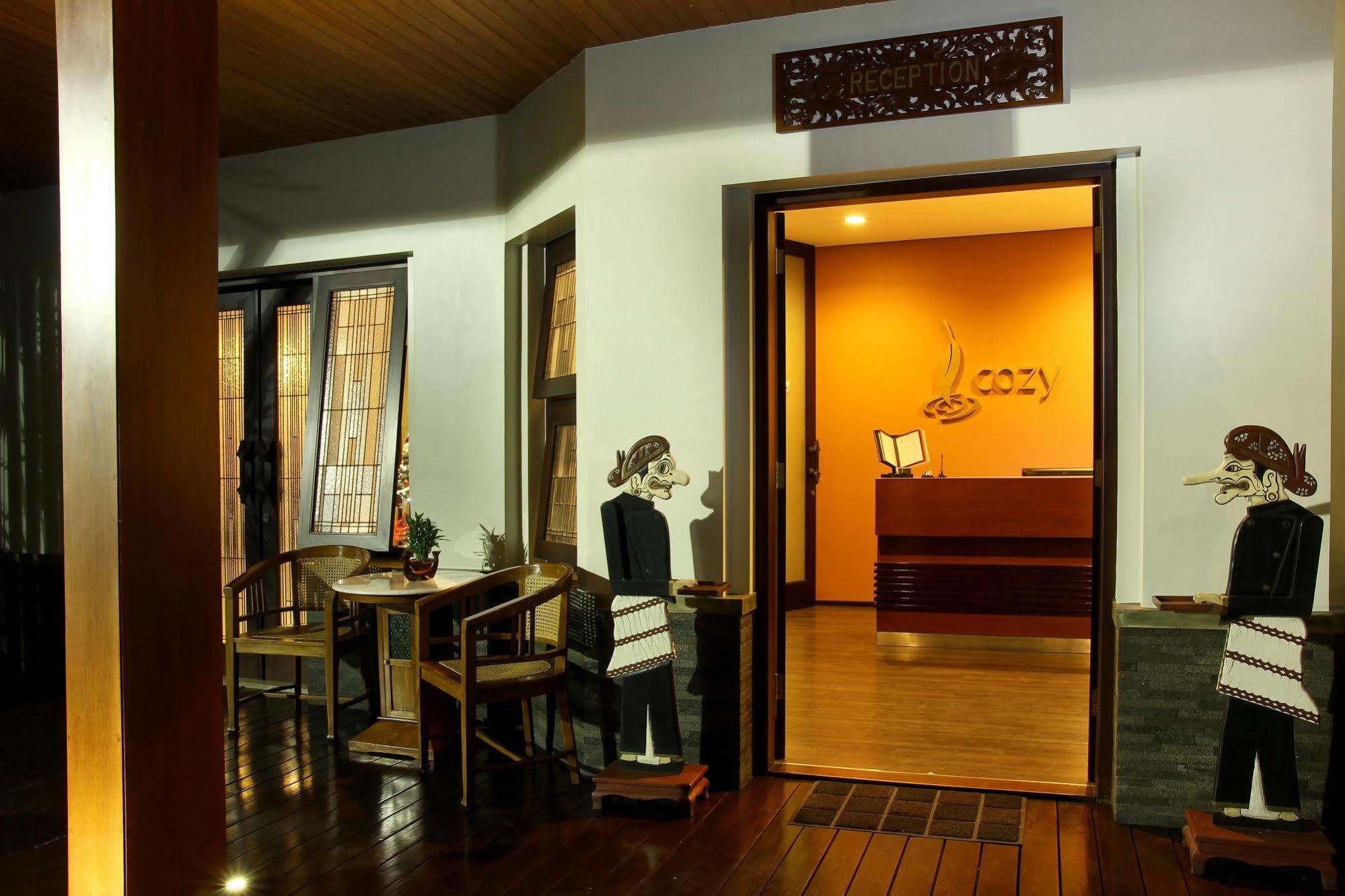 Cozy Boutique Guest House Malang Eksteriør billede