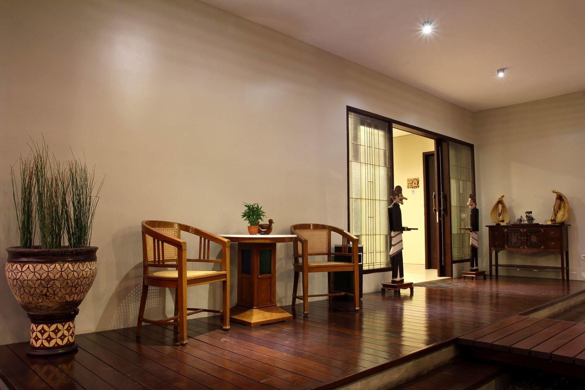Cozy Boutique Guest House Malang Eksteriør billede