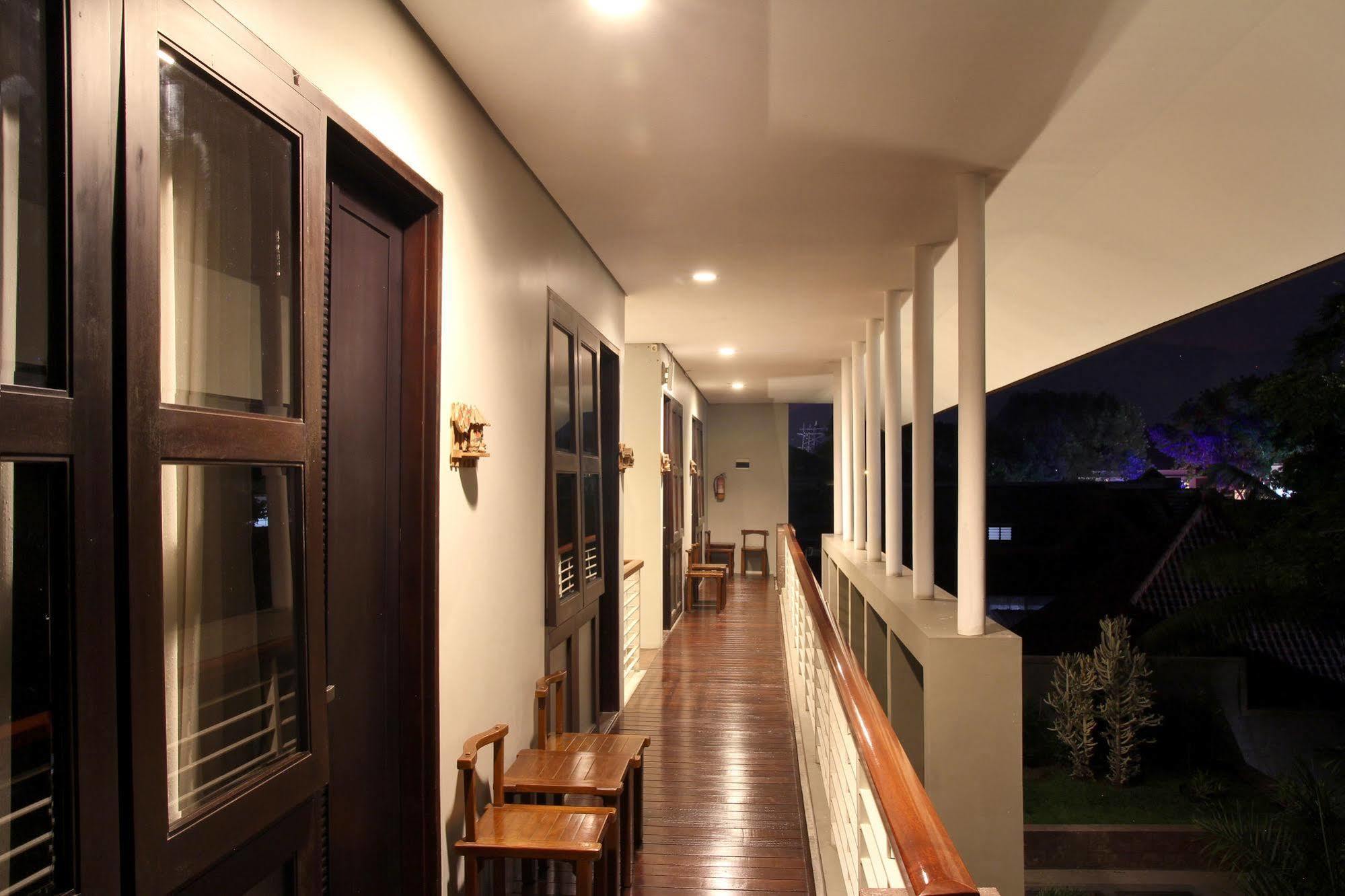 Cozy Boutique Guest House Malang Eksteriør billede