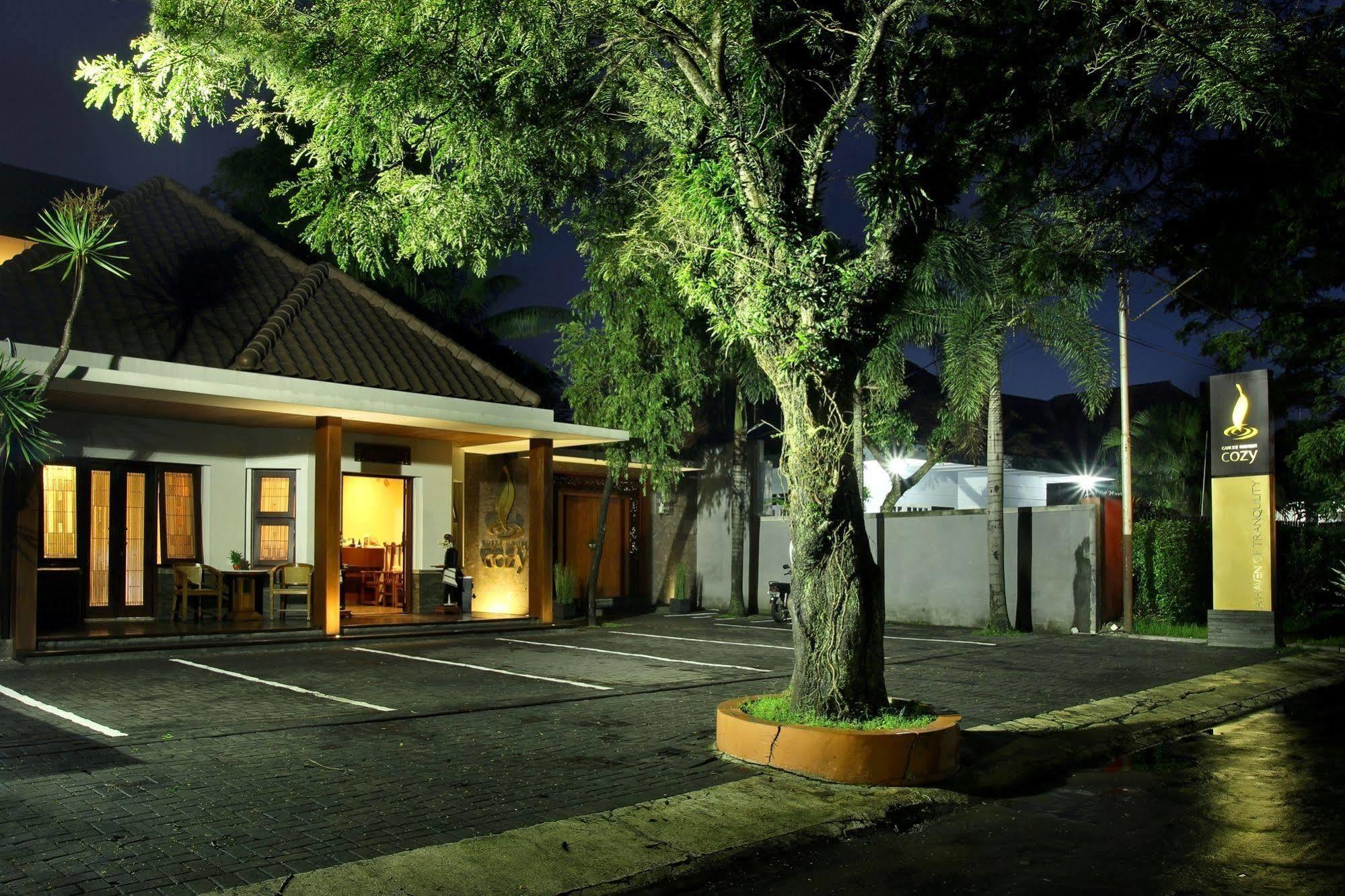 Cozy Boutique Guest House Malang Eksteriør billede